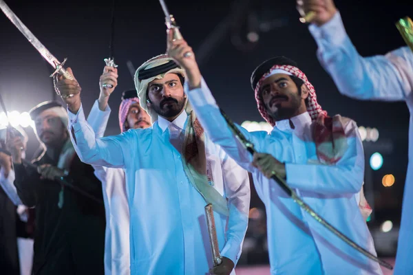 Doha Qatar Dezembro 2017 Dança Espada Chamada Ardha Terreno Darb — Fotografia de Stock