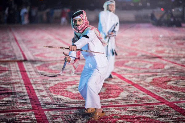 Doha Qatar Diciembre 2017 Danza Espada Llamada Ardha Los Terrenos —  Fotos de Stock