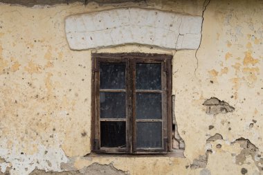 Hırvatistan, 20 Ekim 2022: Kırsal kesimin kırsal kesimindeki ev duvarının kırsal tarzı.