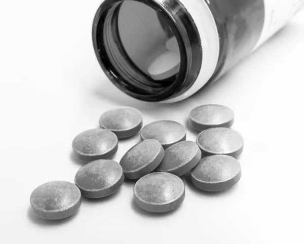 Förpackning Med Spridda Medicin Piller Svart Och Vitt — Stockfoto