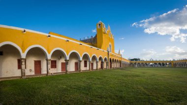 Izamal, Yucatan, Meksika 'daki kilise ve manastır, İspanyol sömürge sarı şehri, Yucatan Yarımadası' ndaki Convento de San Antonio