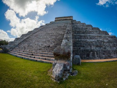 Meksika, Chichen Itza, Yucatan. Maya Kukulcan Piramidi