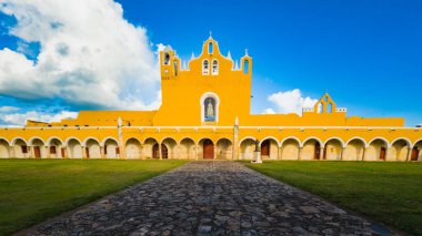 Izamal, Yucatan, Meksika 'daki kilise ve manastır, İspanyol sömürge sarı şehri, Yucatan Yarımadası' ndaki Convento de San Antonio