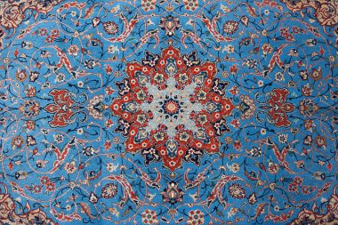 İran, İsfahan 'da yapılmış çok kaliteli bir İran halısının ayrıntıları 