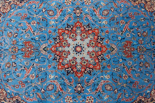 İran, İsfahan 'da yapılmış çok kaliteli bir İran halısının ayrıntıları 