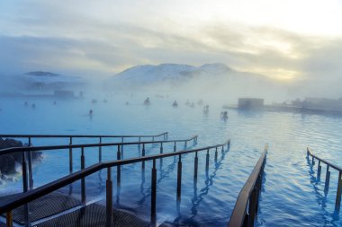 Mavi Göl, Reykjavik 'in yanında insanların bu doğal kaplıcada yıkandığı yer.