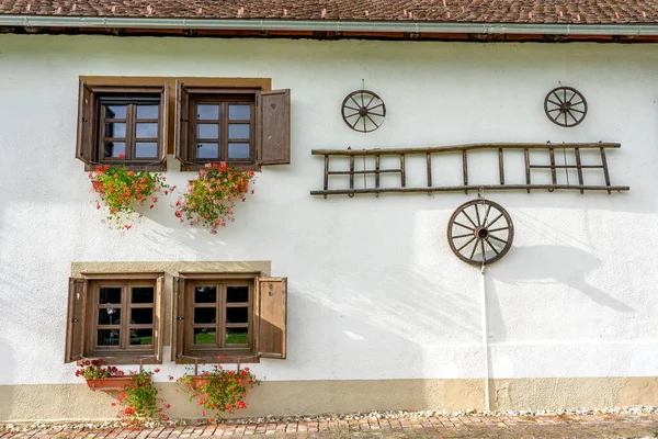 Tradicional Edificio Granero Renovado Orseg Hungría Con Ventanas —  Fotos de Stock