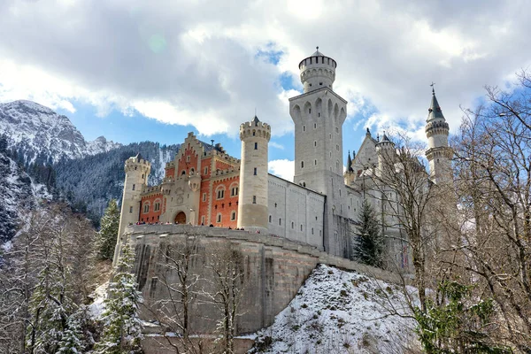 Neuschwanstein Castle Beautiful Frozen Winter Landscape Clouds Sunshine — стоковое фото