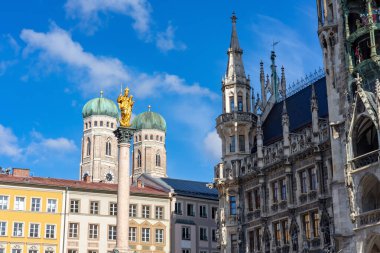 Marienplatz Almanya 'sının ünlü bina detayları .