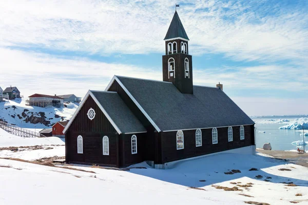 伊留利萨特格陵兰的锡安教堂 阳光灿烂的雪景 — 图库照片
