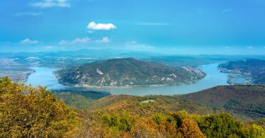 Macaristan 'ın predikaloszek bakış açısından Visegrad ve Nagymaros ile Tuna Nehri bandosu .