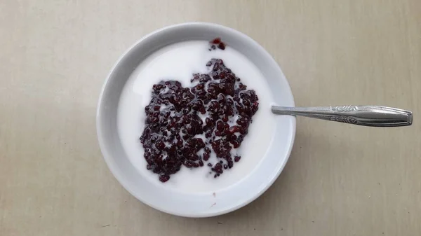 Avena Arroz Glutinoso Negro Con Salsa Leche Coco Tazón Visto — Foto de Stock