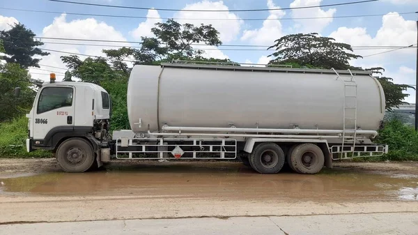 Bekasi Indonesia Aprile 2022 Trasporto Chimico Liquido Camion Vista Laterale — Foto Stock
