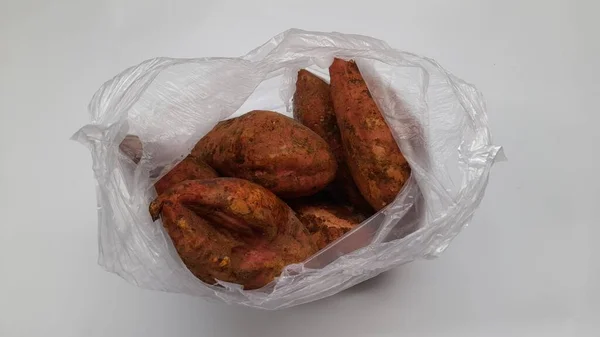 红色红薯 Ipomoea Batatas Poir 塑料制成 从上方白色背景观察 有机食品背景概念 胆固醇食物 生活方式 — 图库照片
