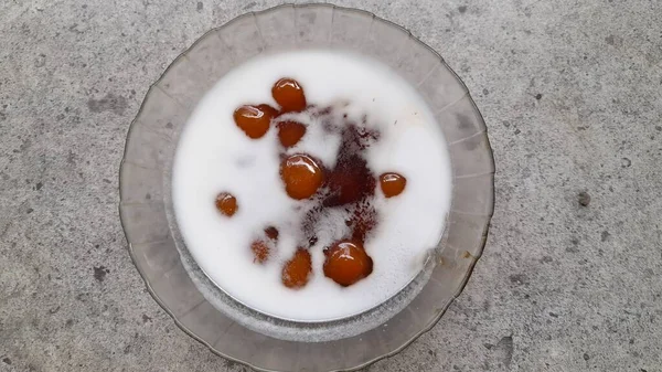 Yukardan görülen bir kasede toplam yulaf lapası (biji salak). El yapımı gıda arka plan konsepti, aperatif, kahvaltı, aşçılık, yaşam tarzı, yemek tarifi, diyabet, yiyecek, geleneksel atıştırmalıklar, ev yapımı, hobi, hobi