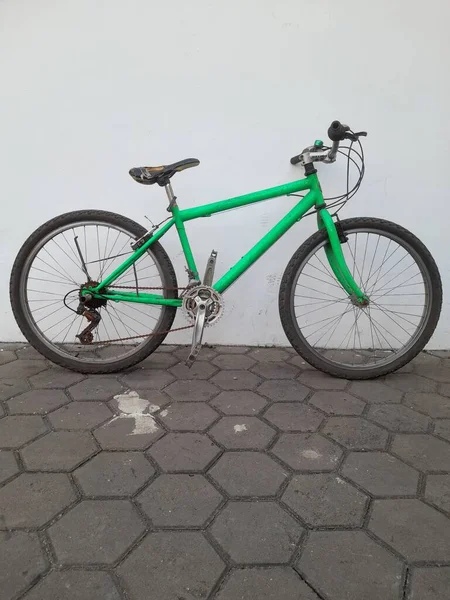 Bekasi Indonesia Junio 2022 Verde Vintage Vista Lateral Bicicleta Unida —  Fotos de Stock