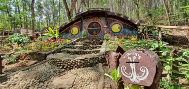 Ormanda Hobbit evi minyatürü