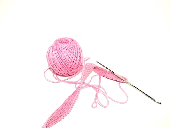 Outils Crochet Avec Fil Rose Sur Fond Blanc — Photo