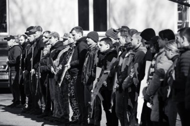 Ivano-Frankivsk, Ukrayna: 21 Mart 2022 - sivil nüfus için askeri tatbikatlar