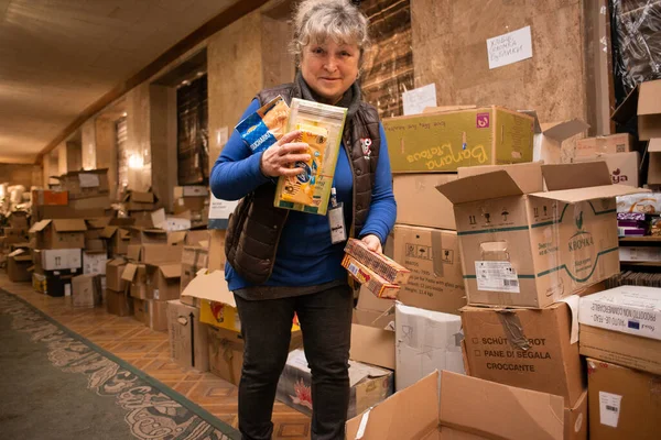 Ivano Frankivsk Oekraïne Maart 2022 Verzamelen Van Humanitaire Hulp Voor — Gratis stockfoto