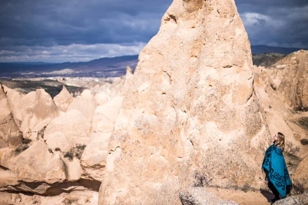 Junge Glückliche Reisende Genießen Einen Urlaub Der Wüste Kappadokien Türkei — Stockfoto