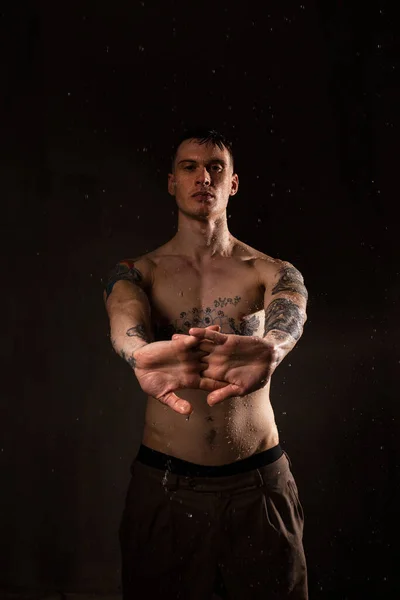 Tattooed Man Water Drops His Body Handsome Healthy Tattooed Young — Stock Photo, Image