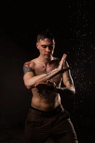 Tattooed Man Water Drops His Body Handsome Healthy Tattooed Young — Stock Photo, Image