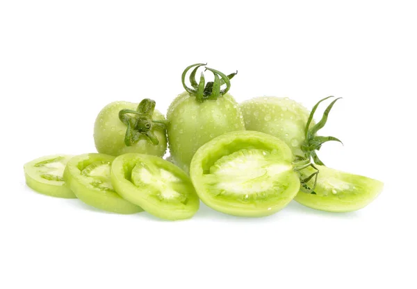 Tomates Verdes Frescos Inteiros Fatiados Têm Spray Água Superfície Sobre — Fotografia de Stock