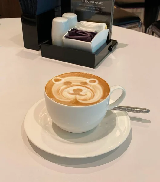Une Tasse Latte Chaud Avec Art Mignon Latte Ours — Photo