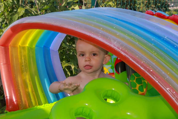 Baby Plastic Pool Rainbow Colors — Stockfoto