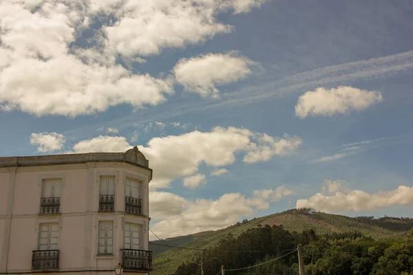 Cloudy Summer Sky House Countryside — ストック写真