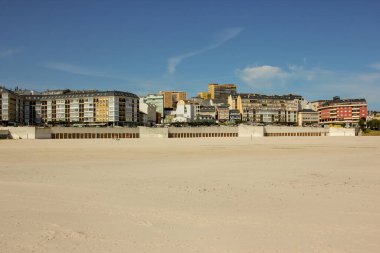 Foz 'daki Rapadoira plajı devasa bir plajdır.