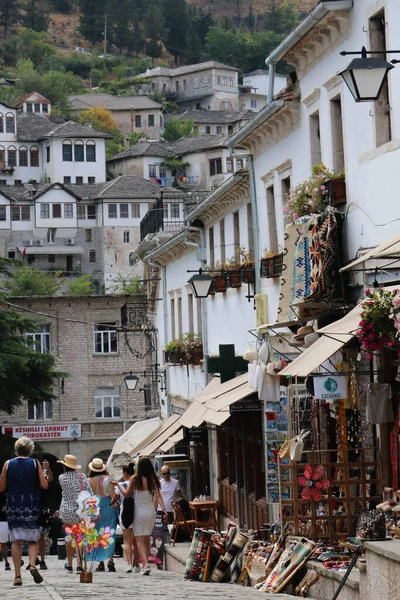 Ruas Características Com Lojas Centro Cidade Gjirokaster Albânia — Fotografia de Stock