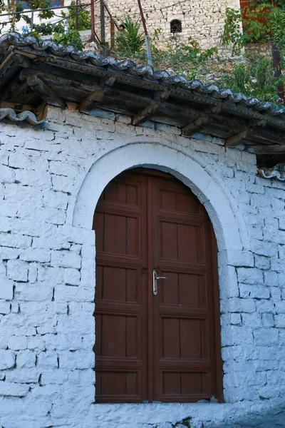 Typical Streets Traditional Houses Nice Doors Flowers City Berat Albania — Stock Photo, Image