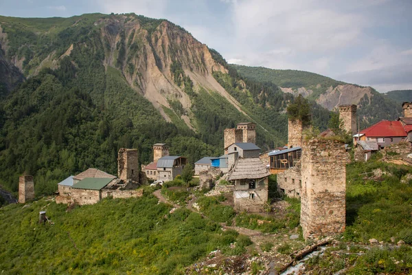 Panoramic View Village Adishi Its Houses Svan Towers Surrounded Mountains — Stock Photo, Image