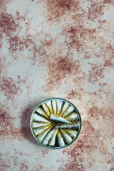 Overhead View Large Sardine Tin Weathered Painted Textured Background Food — Foto de Stock