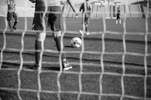 Fußballspieler Laufen Fußballer Kicken Fußballspiel Junge Fußballer Laufen Dem Ball — Stockfoto