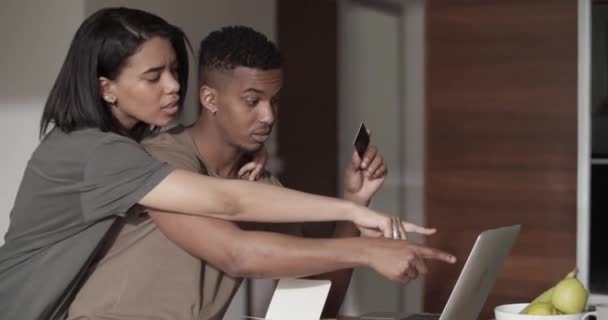 Diverse couple shopping online together — Stock Video