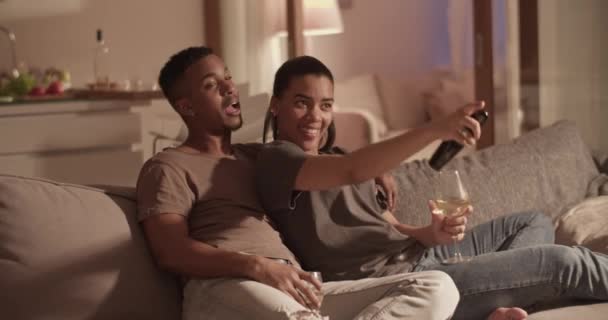 Happy couple choosing film to watch — Stock Video