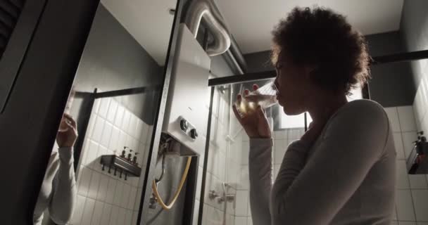Sick black woman gargling throat — Stockvideo
