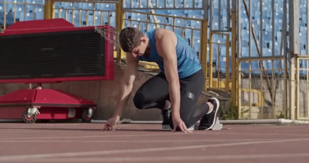 Determined Sprinter Running Crouch Start Position Workout — Stock Video