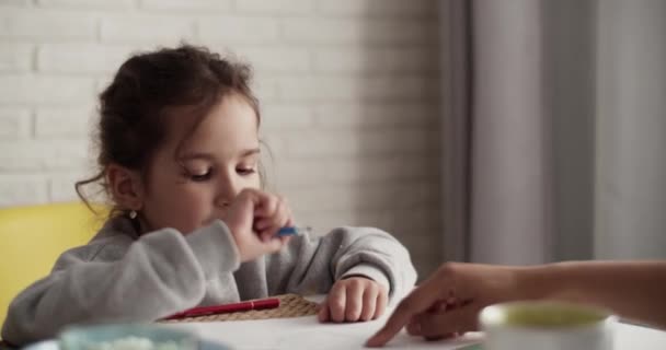 Happy Kid Pencil Listening Cropped Mom Drawing Home — Stockvideo