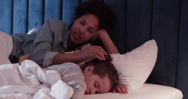 Black Mom Stroking Head Sleeping Kid While Lying Bed Night — Vídeos de Stock
