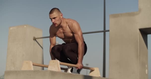 Muscular Sportsman Doing Calisthenic Exercise Bars Street — Stockvideo