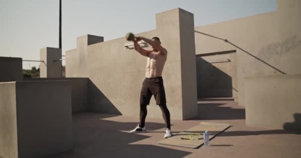 Athlete Doing Kettlebell Swings Sports Ground Concrete Walls — ストック動画