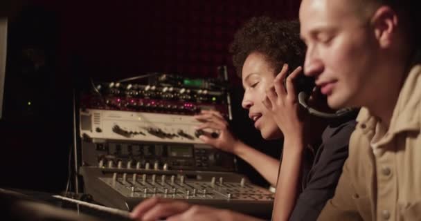 Black Woman Controlling Soundboard Singing Man Playing Piano — Stock videók
