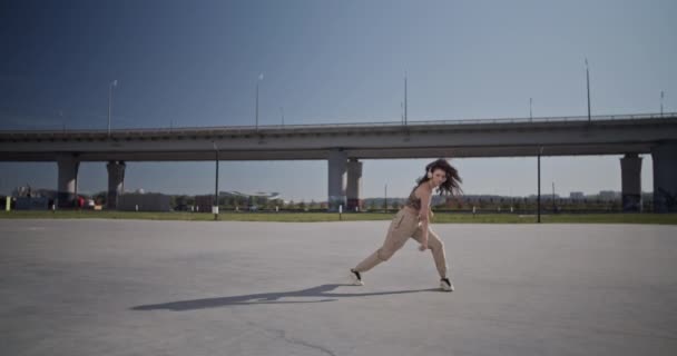 Colpo Palmare Donna Corpo Intero Abiti Eleganti Che Eseguono Danza — Video Stock