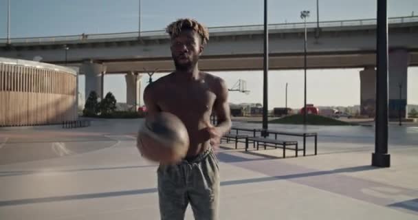 Zoom Out Tracking Shot Shirtless African American Sportsman Dodging Jumping — Stock Video