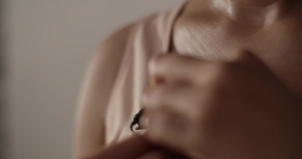 Closeup Handheld Shot Crop Black Woman Attaching Microphone Top While — Stock Video