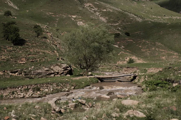 Dağlı güzel bir manzara.